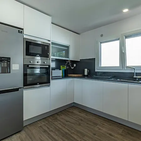 4 Bed - Sleeps 8 - Pool - Garden - Parking Vermelha