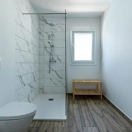 度假居 4 Bed - Sleeps 8 - Pool - Garden - Parking Vermelha