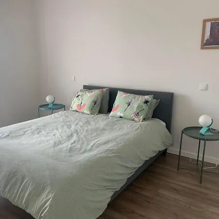 4 Bed - Sleeps 8 - Pool - Garden - Parking Casa de Férias Vermelha