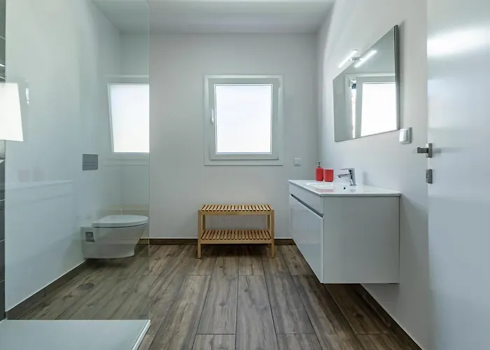 4 Bed - Sleeps 8 - Pool - Garden - Parking Vermelha