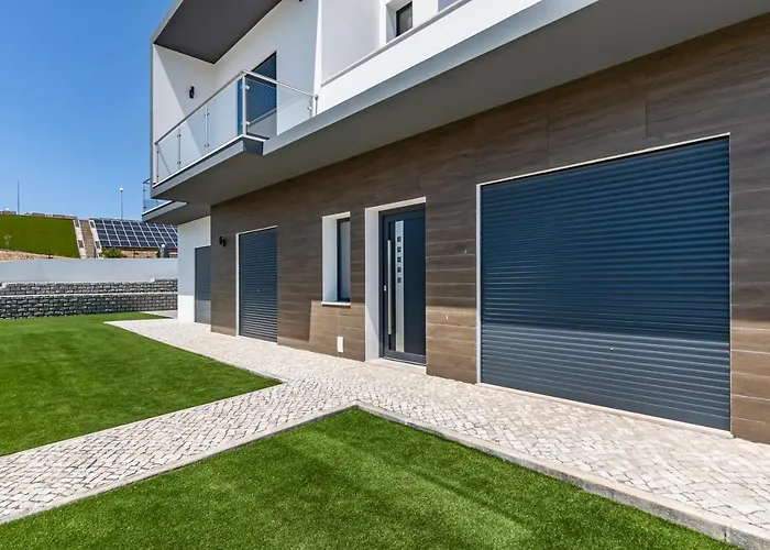 4 Bed - Sleeps 8 - Pool - Garden - Parking Casa de Férias Vermelha