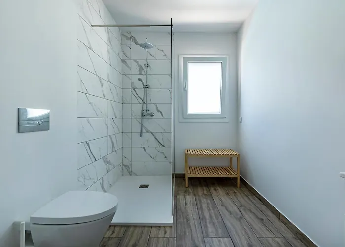 Casa de Férias 4 Bed - Sleeps 8 - Pool - Garden - Parking Vermelha