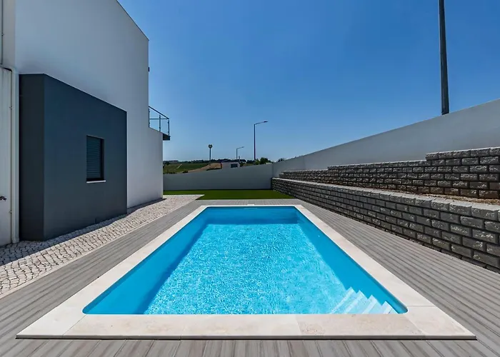 4 Bed - Sleeps 8 - Pool - Garden - Parking Vermelha