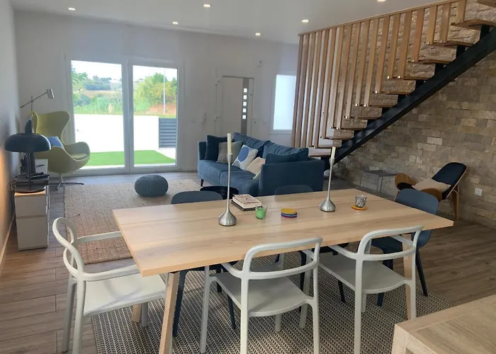 Casa de Férias 4 Bed - Sleeps 8 - Pool - Garden - Parking