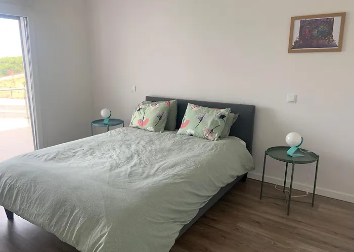 4 Bed - Sleeps 8 - Pool - Garden - Parking Casa de Férias Vermelha