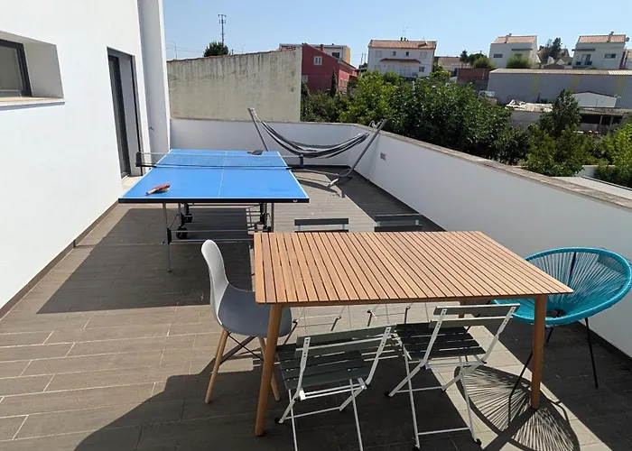 4 Bed - Sleeps 8 - Pool - Garden - Parking Casa de Férias Vermelha